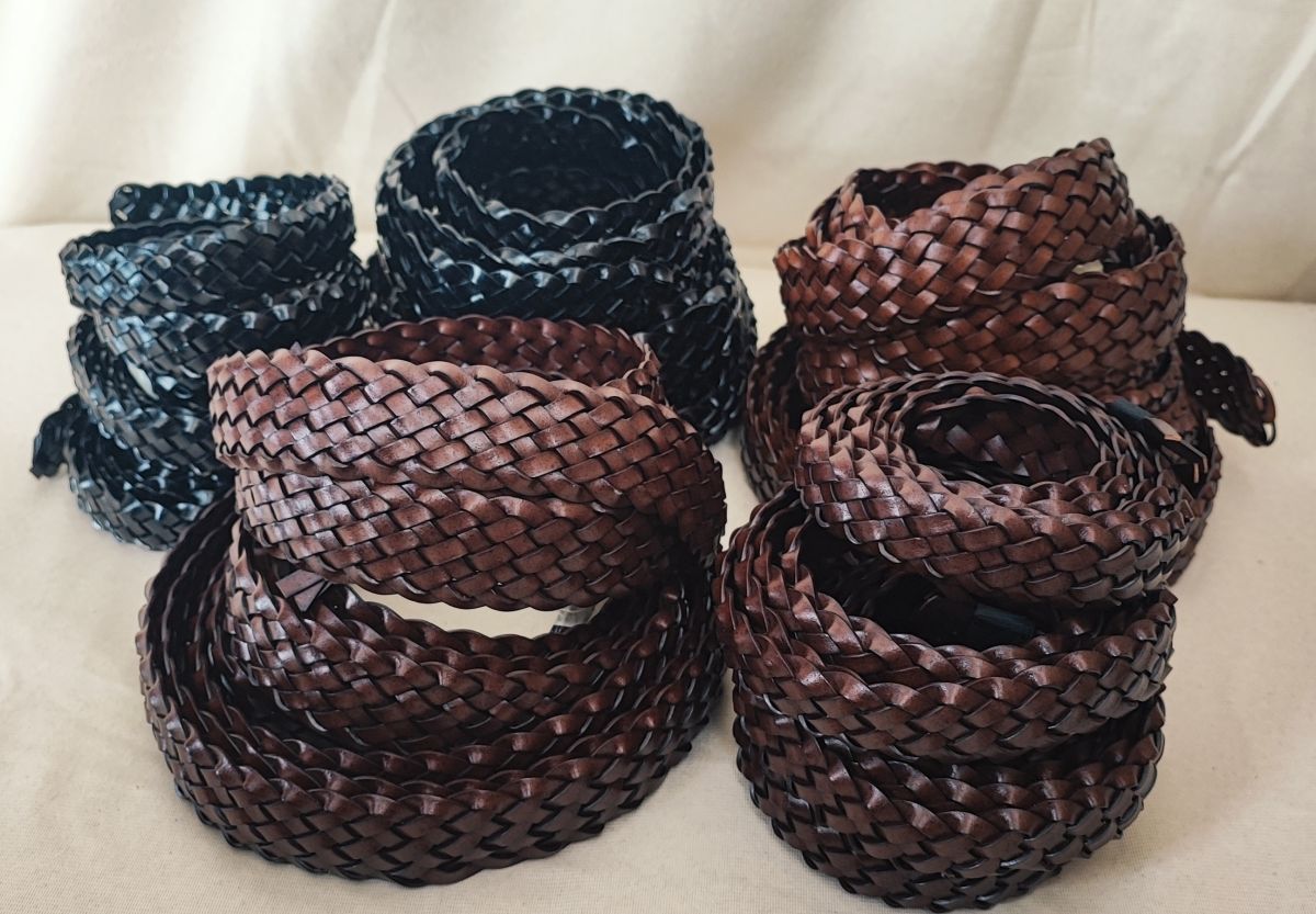 Fusti intrecciati a mano in cuoio rigenerato.  Misure e colori vari.  PZ 100 - &euro; 600 LO STOCK